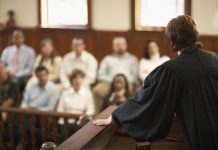 «Богом клянусь»: як присяга впливає на вердикт присяжних?