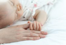 Як українцям оформити відпустку для догляду за дитиною