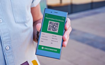 Не тільки поліція: хто в Україні може перевіряти сертифікати про вакцинацію
