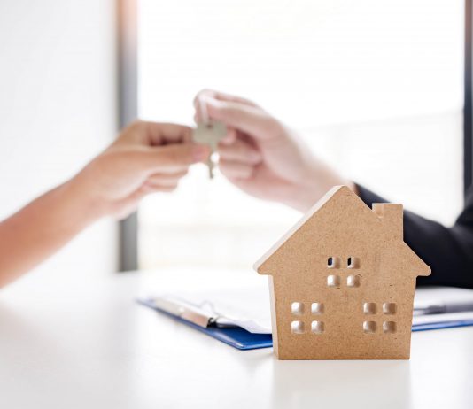 Зведення власного будинку в Україні: які документи для цього потрібні