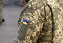 Чи потрібно українцям йти до військкомату, якщо повістку не вручали