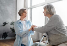 Що треба знати українцям про договір довічного утримання