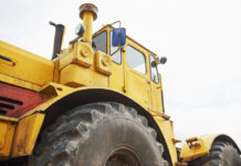 Уряд скасував вимогу щодо наявності трирічного стажу для керування сільгосптехнікою